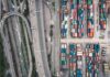 Jak założyć firmę transportową w Polsce krok po kroku Kontenery transportowe i węzeł autostradowy w wielkim mieście