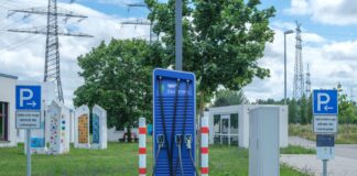 Publiczna stacja ładowania samochodów elektrycznych o ekologicznym designie